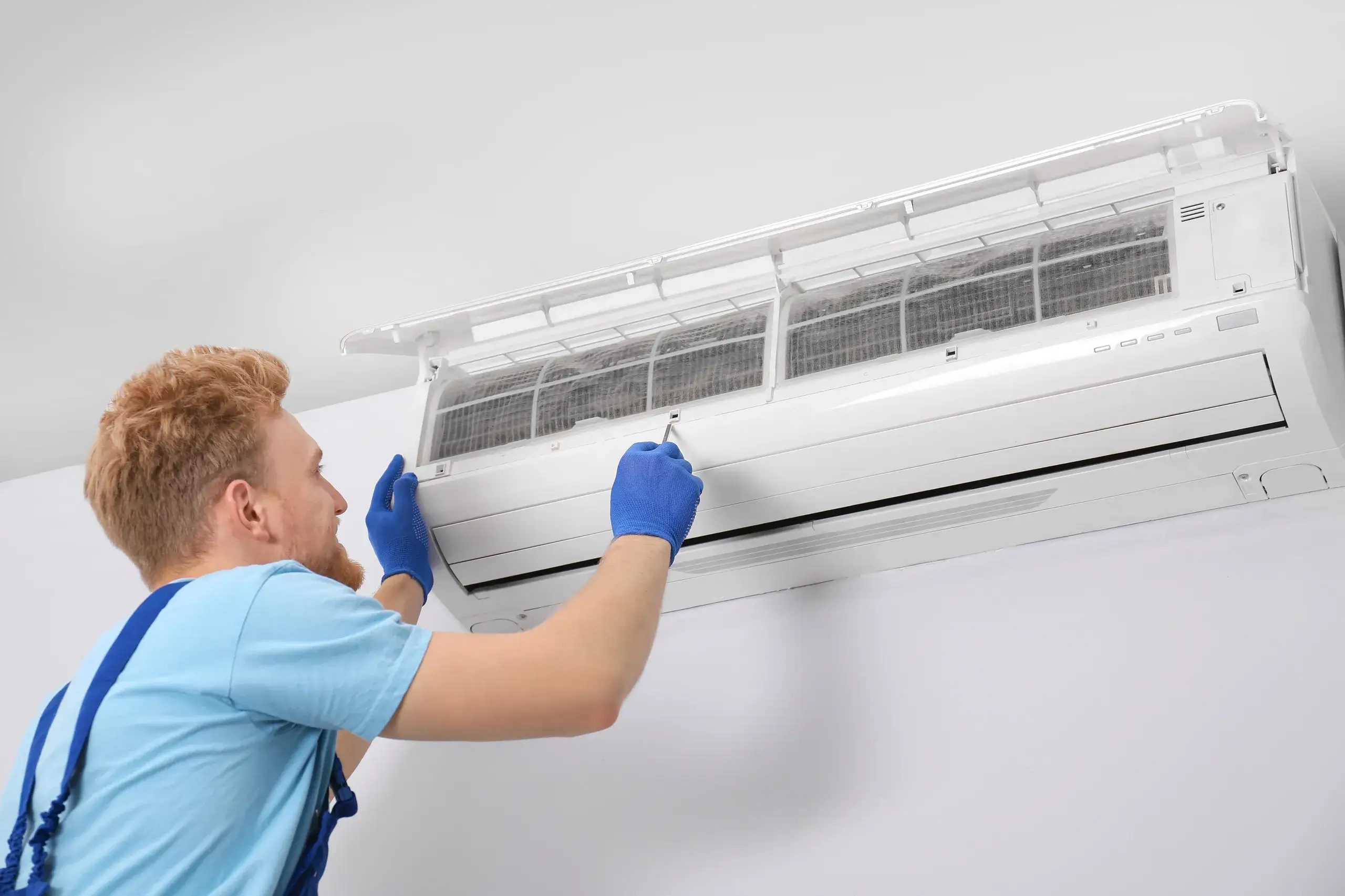 Illustration de maintenance d'un système de climatisation professionnel